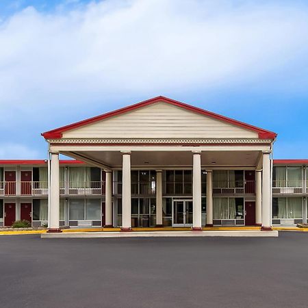 Red Roof Inn & Suites Cave City Exterior photo