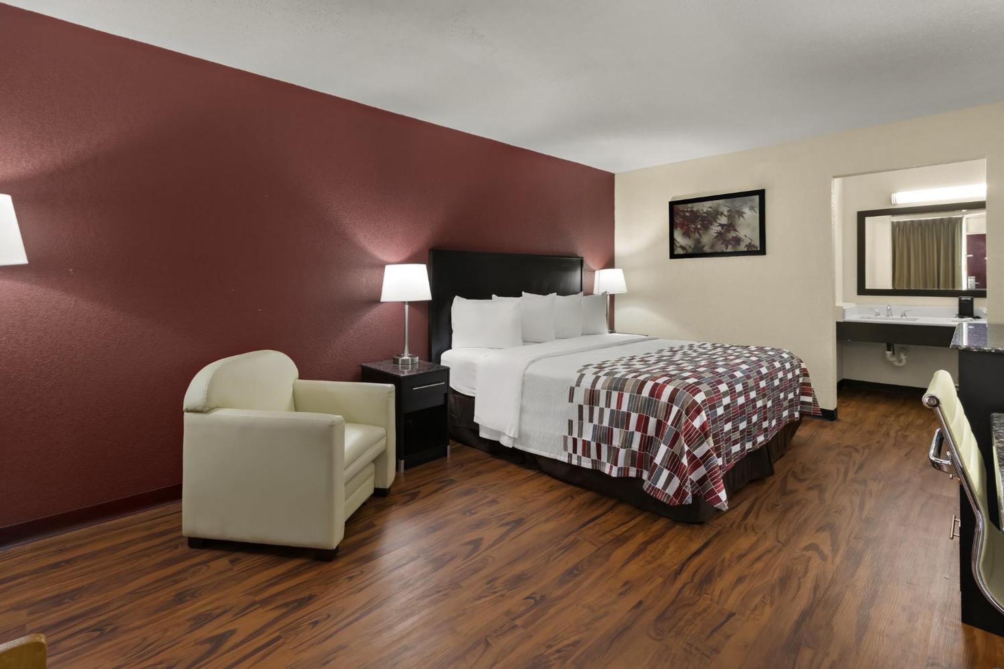 Red Roof Inn & Suites Cave City Exterior photo