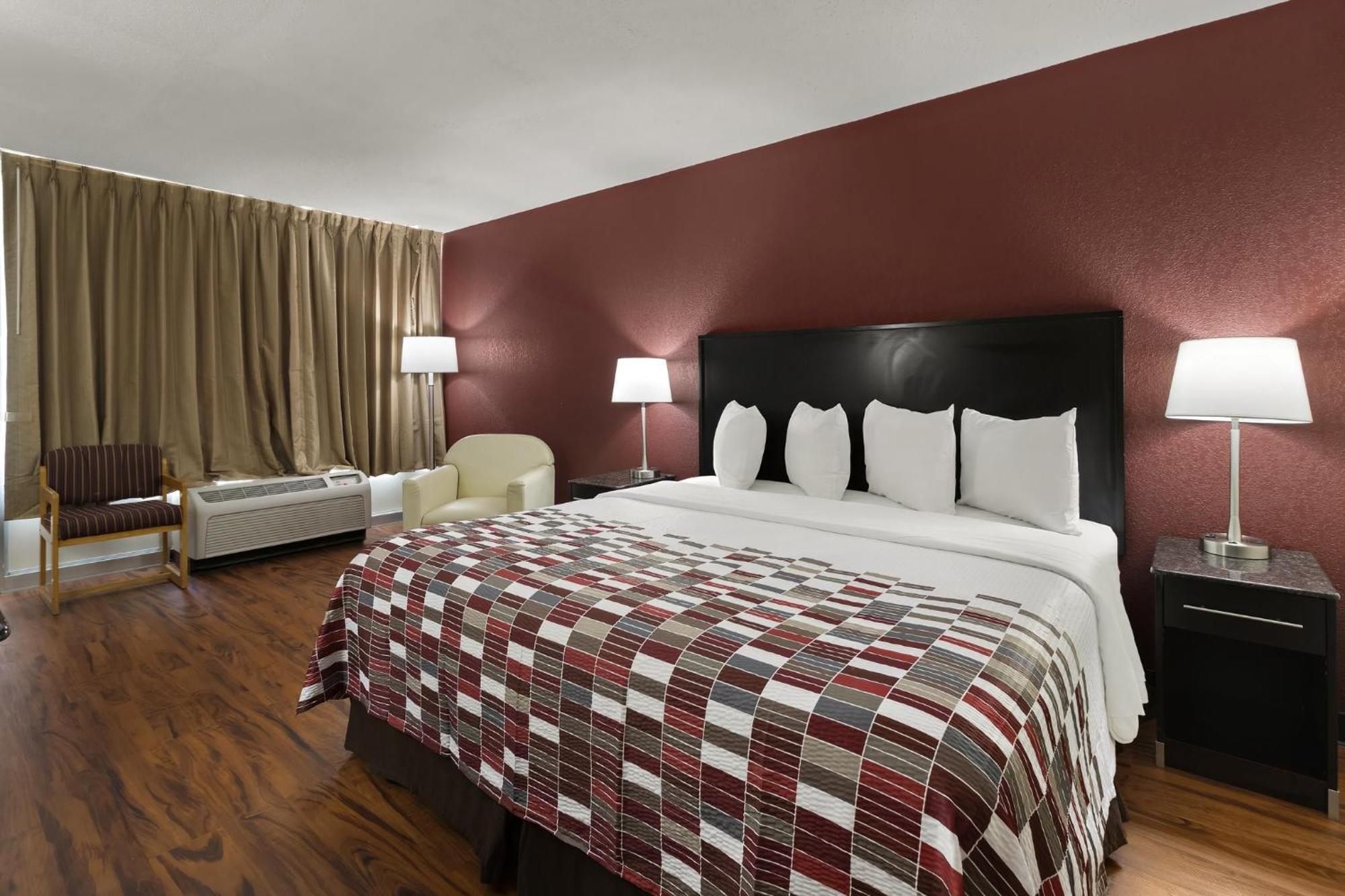 Red Roof Inn & Suites Cave City Exterior photo