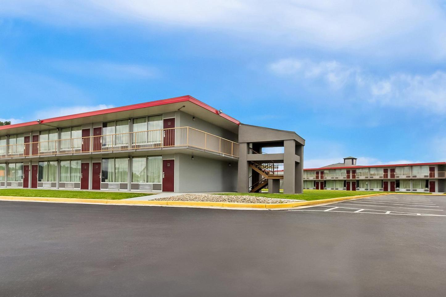 Red Roof Inn & Suites Cave City Exterior photo