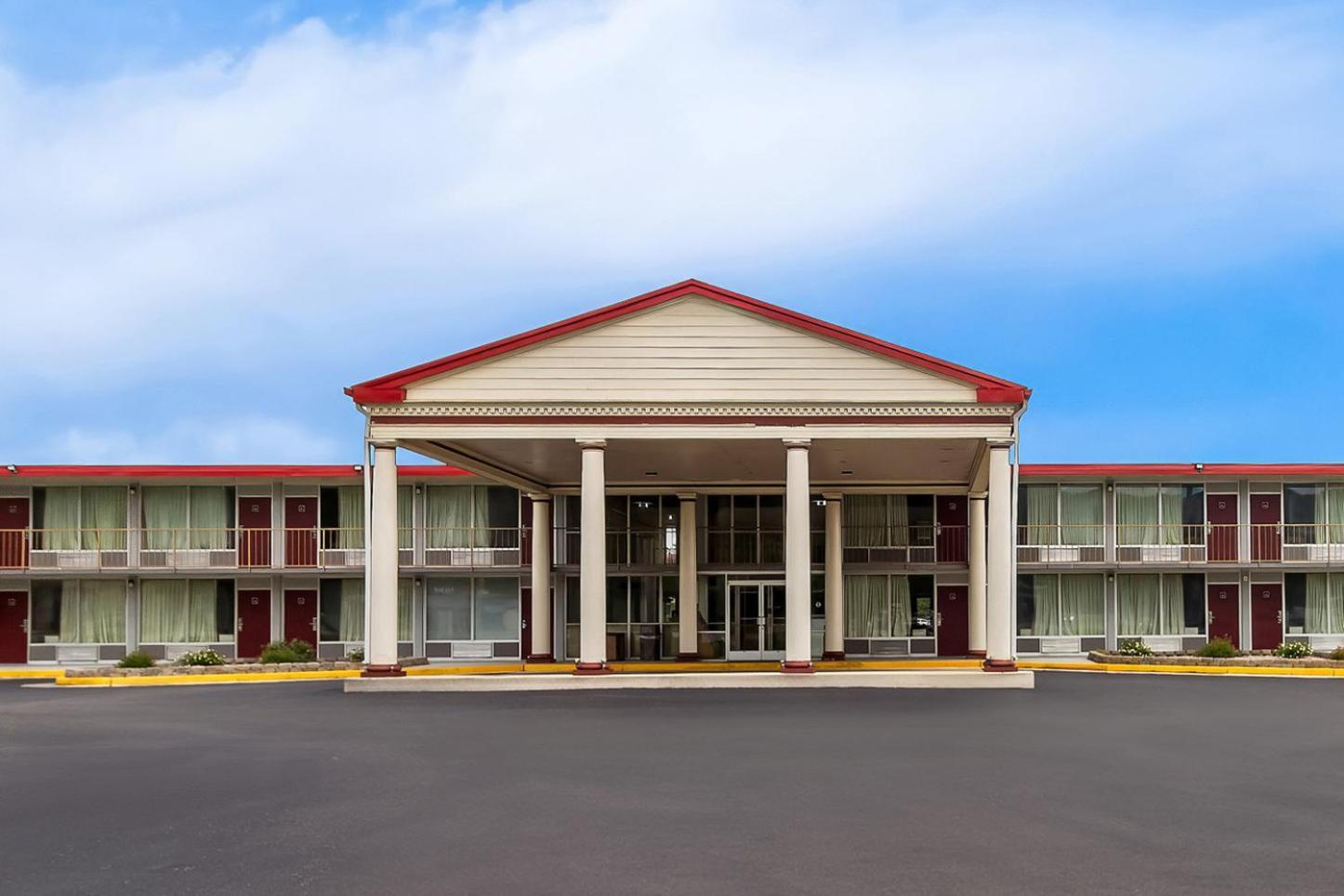 Red Roof Inn & Suites Cave City Exterior photo
