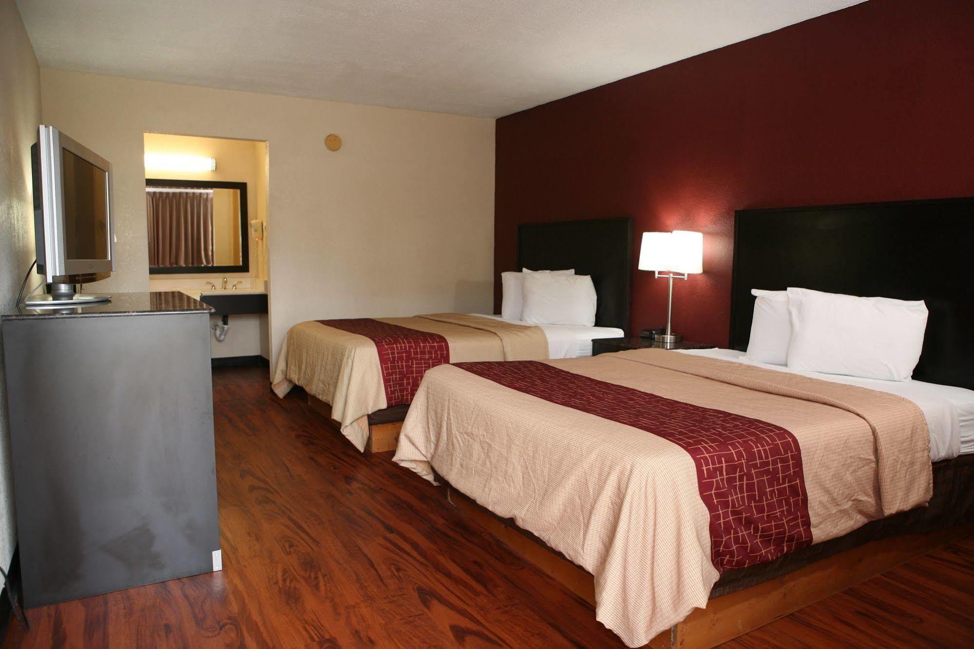 Red Roof Inn & Suites Cave City Exterior photo